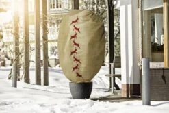 Windhager Winter-Deko-Vlieshaube Protect 1,4 X 2 M, Hirsch -Windhager || Compo Verkäufe windhager winter deko vlieshaube protect 14 x 2 m hirsch 762367 de